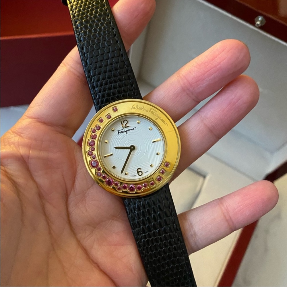 SOLD.Salvatore Ferragamo classic timeless Watch - Picture 11 of 15